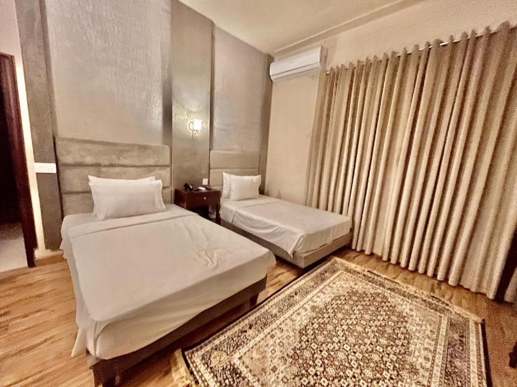 Shelton Rezidor Hotel Kumrat Road